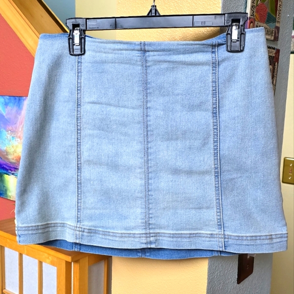 wild fable Dresses & Skirts - Wild Fable faded Denim Seamed Mini Skirt Size Med